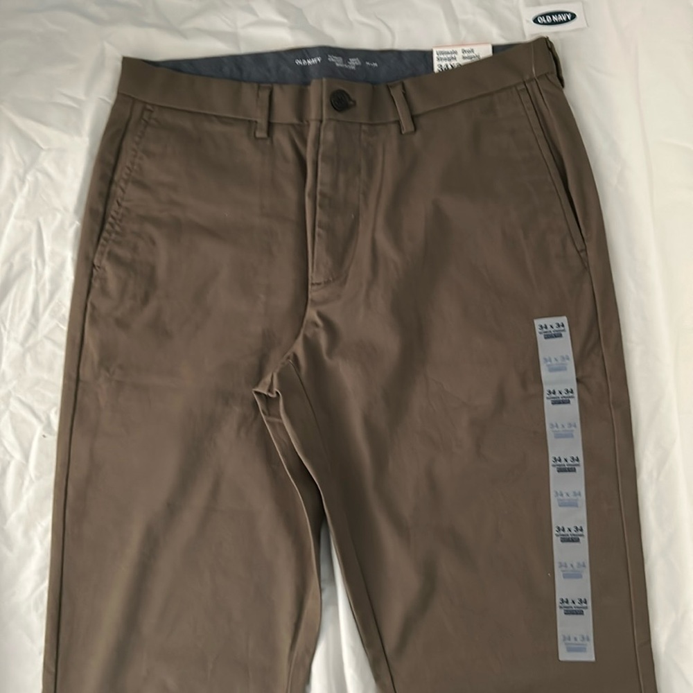 Old Navy men’s straight built-in flex jeans. Colour khaki,  size 34/34.